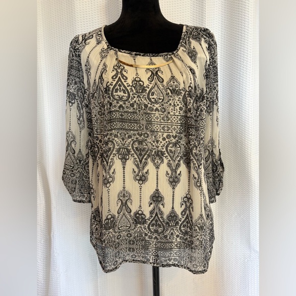 Roz & Ali black & white print 3/4 sleeve blouse with silver necklace size medium - Picture 8 of 8